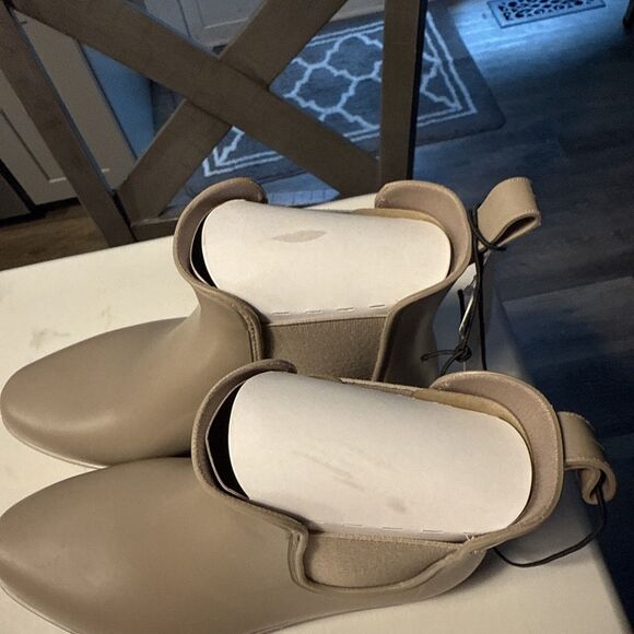 A New Day Women's Taupe Chelsea Rain Boots Size 9 Waterproof - Picture 9 of 11